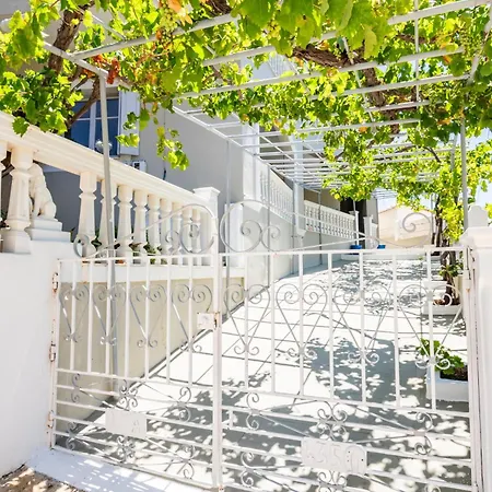 Traditional Aperi With Sea & Valley Views Appartement