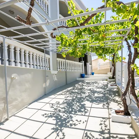 Traditional Aperi With Sea & Valley Views